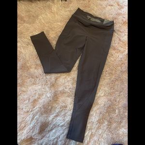 BNWT Victoria Sport Total Knockout leggings/tights